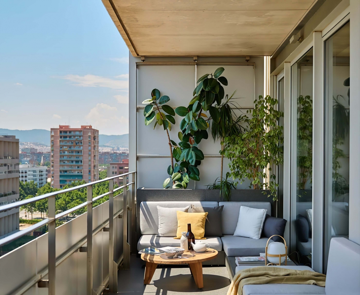 Vệ sinh ban công & Cửa kính mặt ngoài (Balcony & Glass Cleaning)
